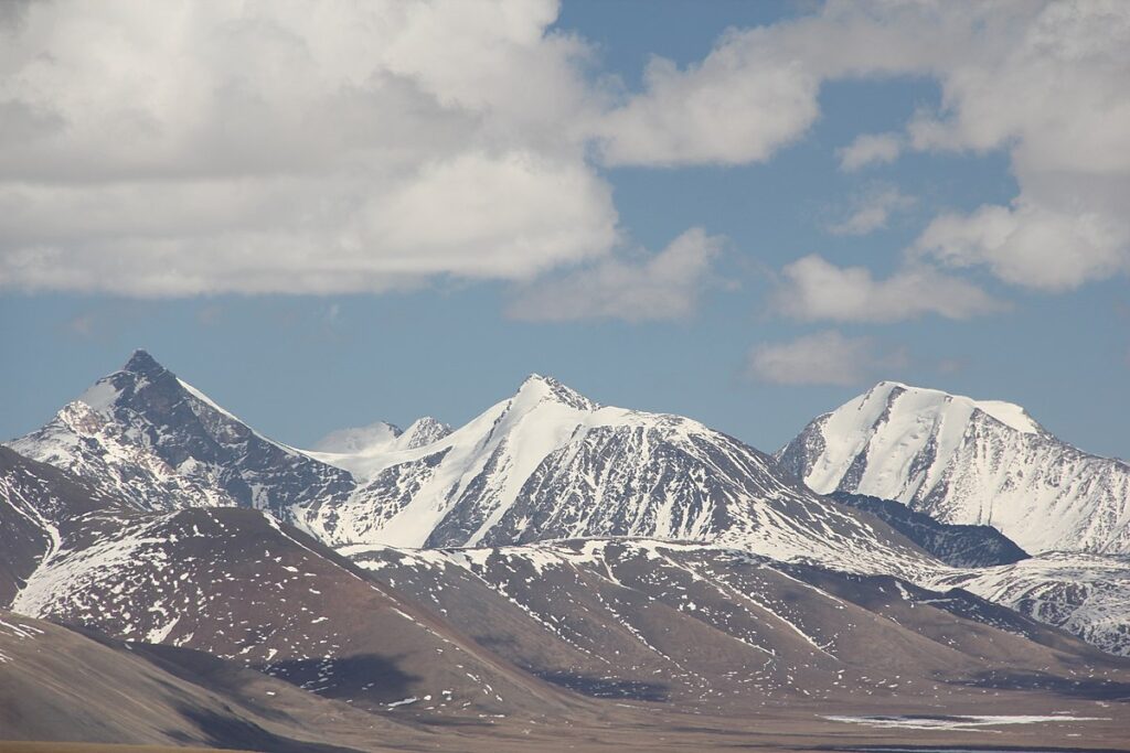 Deglii tsagaan mountain